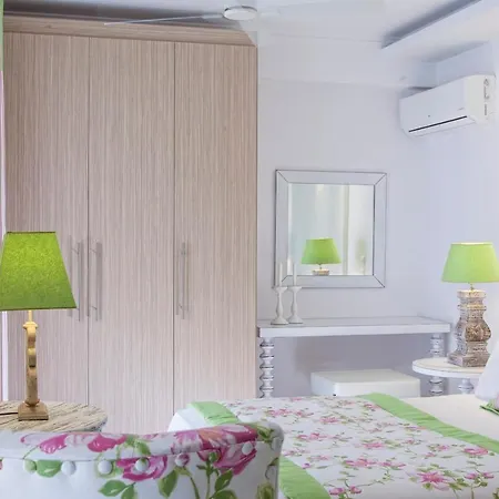 Villa Sleeps 8 Pool Air Con Wifi Dassia (Corfu)