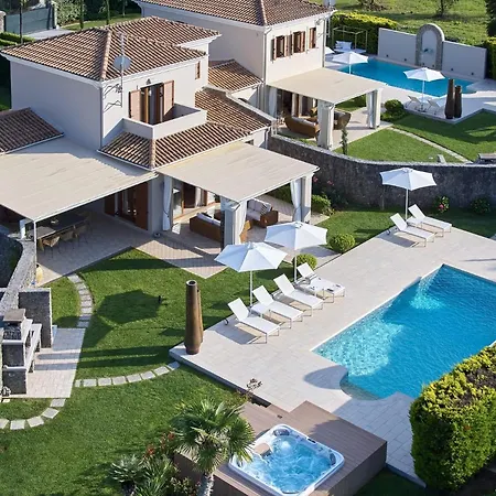 Villa Sleeps 8 Pool Air Con Wifi *