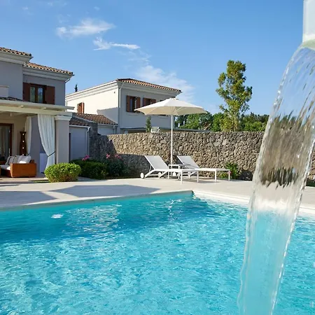 Sleeps 8 Pool Air Con Wifi Dassia (Corfu)