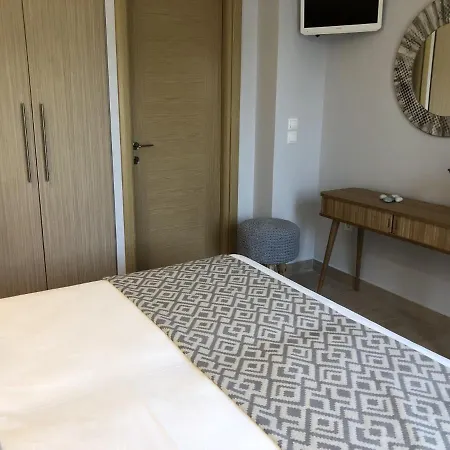 Villa Sleeps 8 Pool Air Con Wifi Dassia (Corfu)