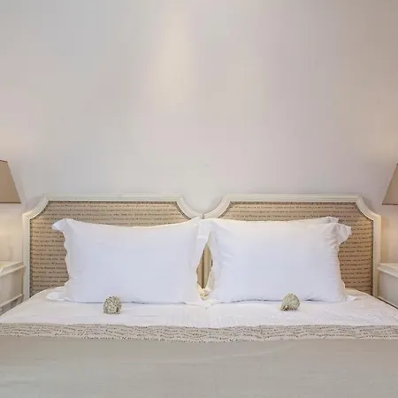 Sleeps 8 Pool Air Con Wifi