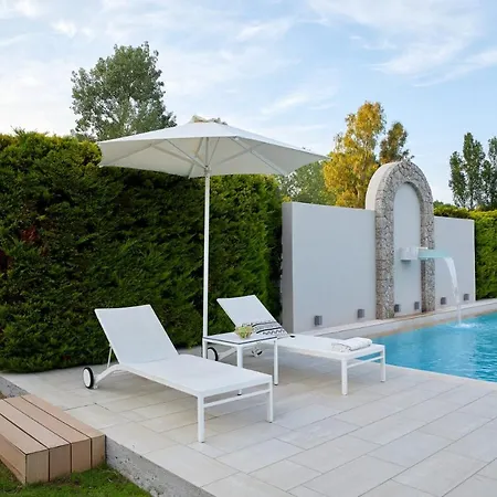 Villa Sleeps 8 Pool Air Con Wifi *