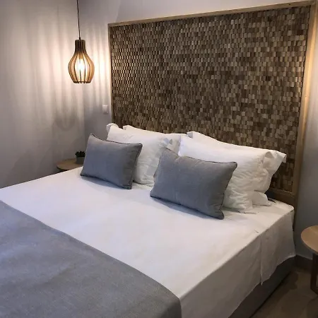 Villa Sleeps 8 Pool Air Con Wifi